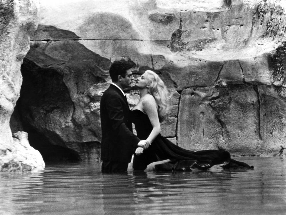 Marcello Mastroianni e Anita Ekberg in una scena del film "la Dolce Vita". Da questo prende nome l'omicidio compiuto dai Bebawi