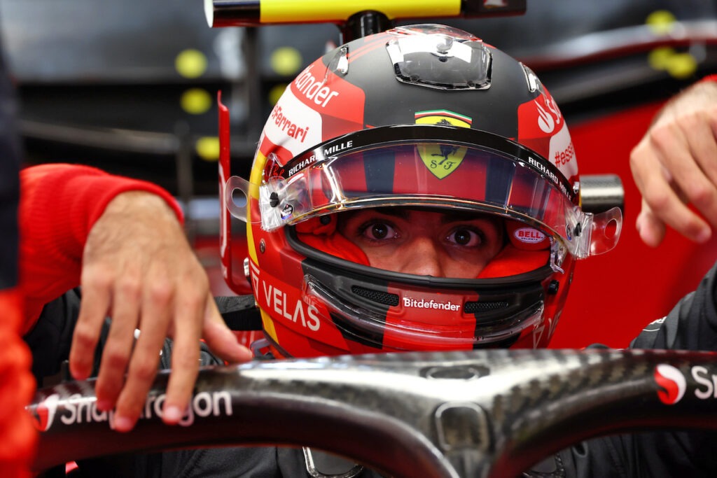 Formula 1, Sainz via dalla Ferrari